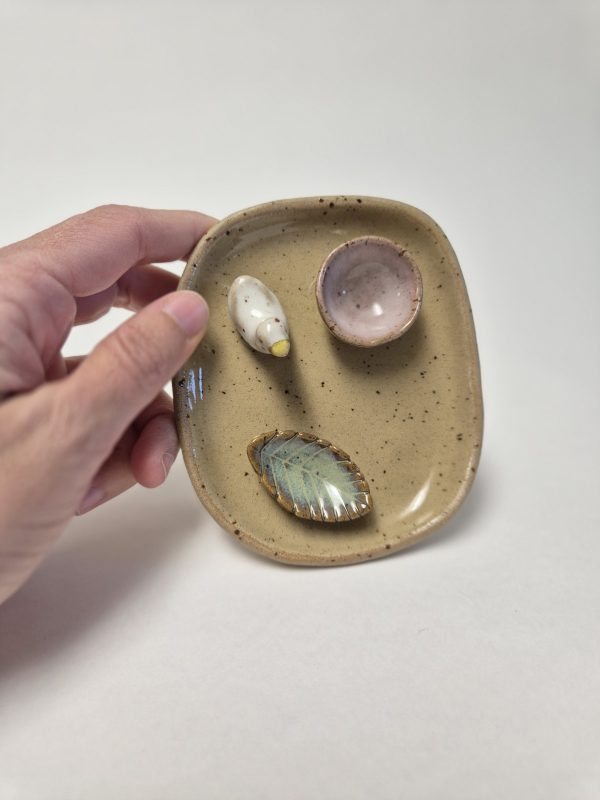 Ceramic jewelry holder