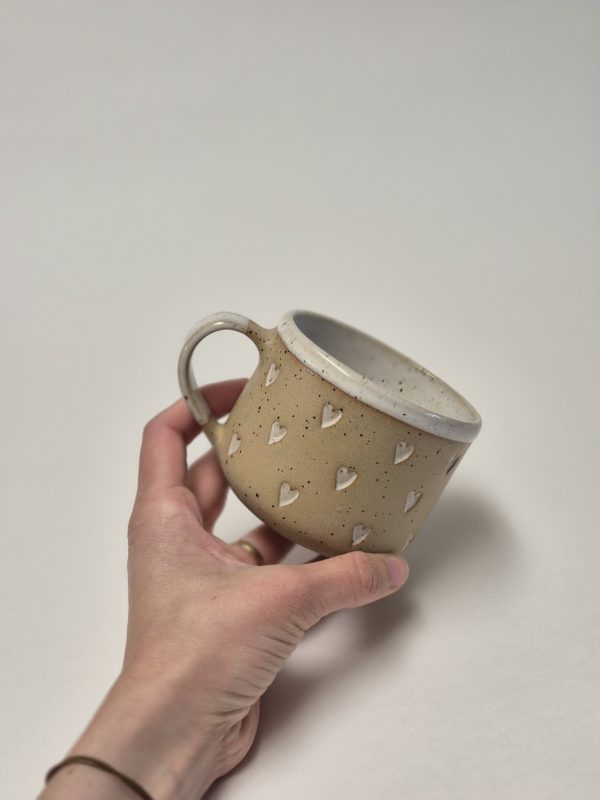 20260409_115122_kopija_1200x1600 Ceramic mug with hearts