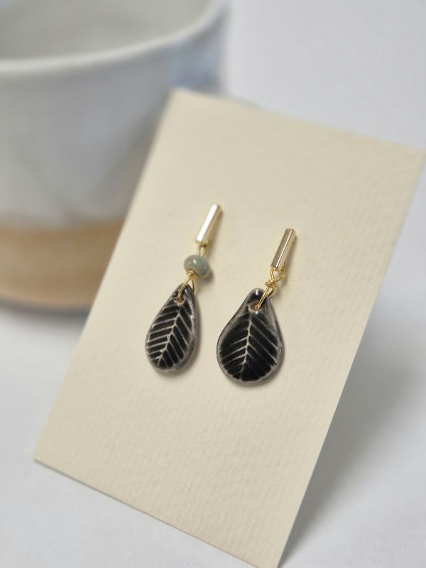 Elegant black earrings