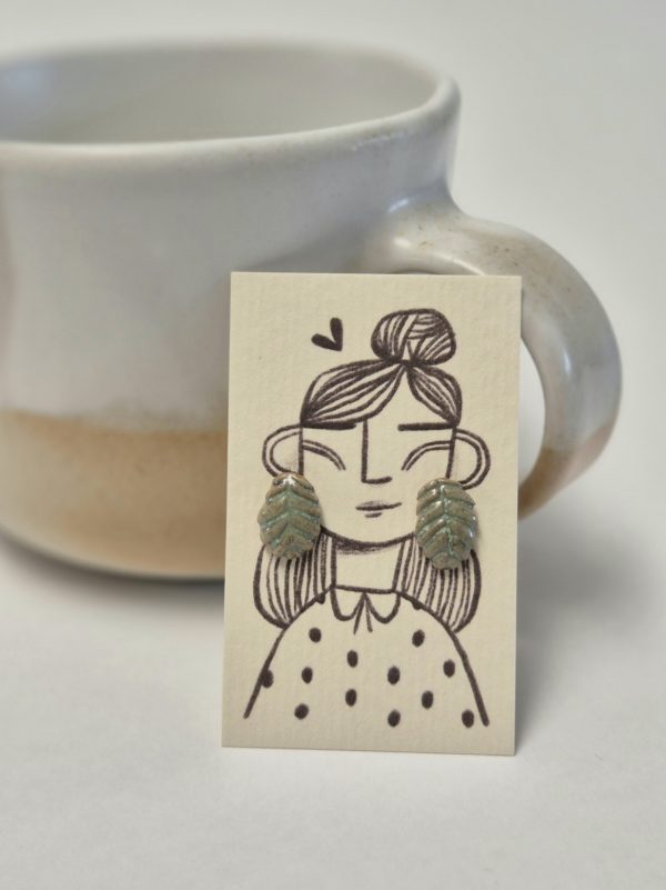 Small leaf shaped studs