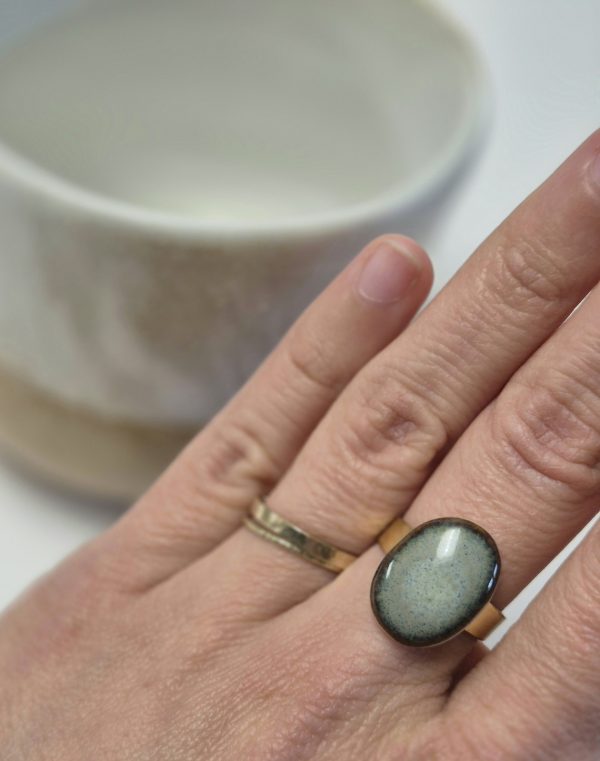 Small oval ceramic ring