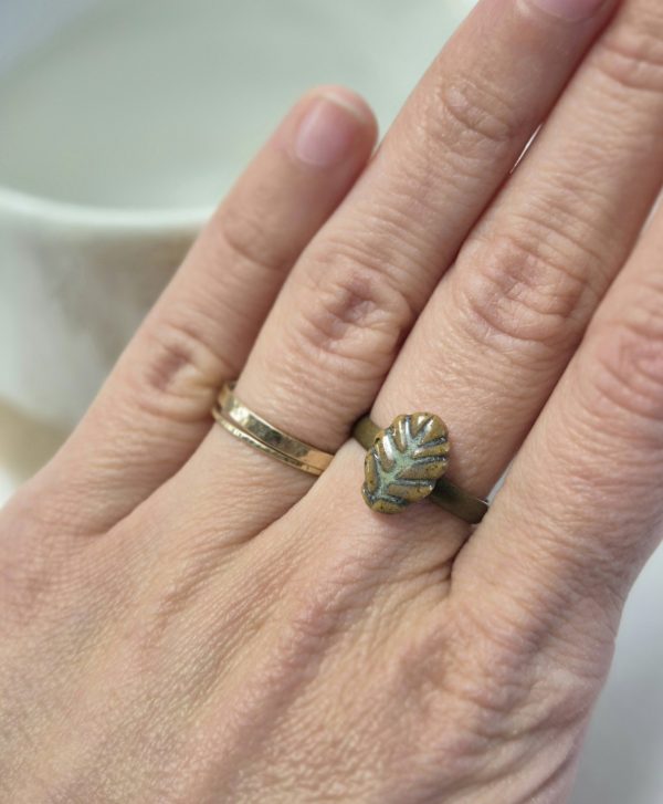 Tiny leaf ring